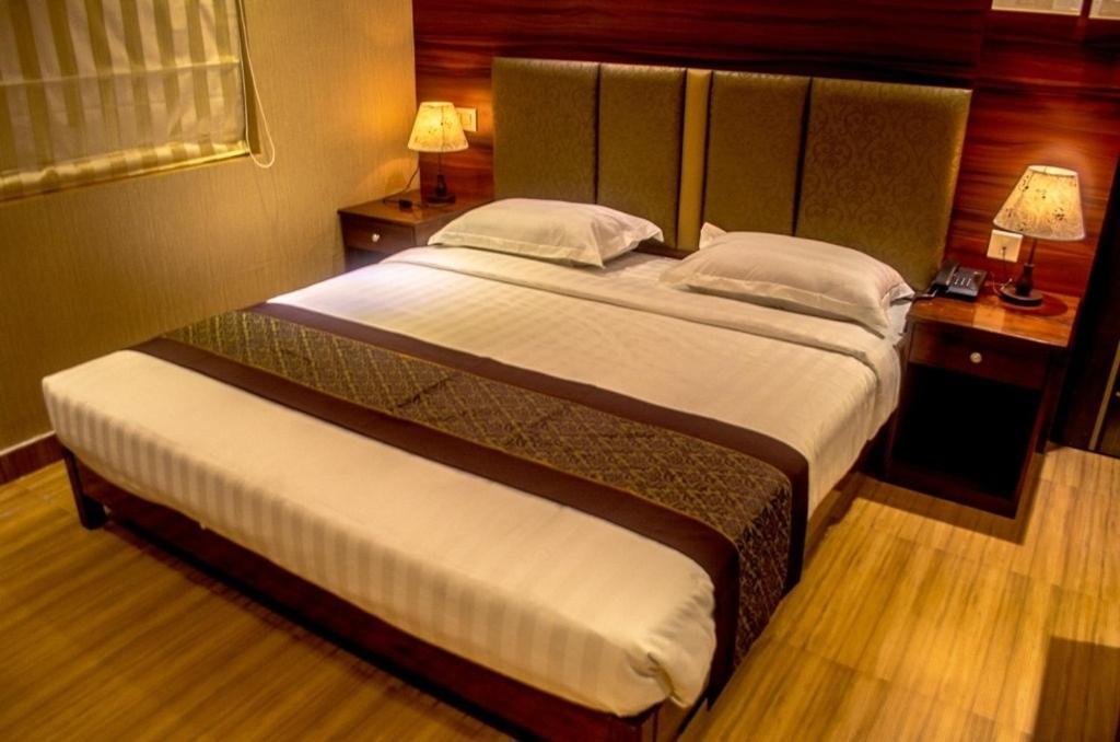 Hotel Comfotel Calcutta Extérieur photo