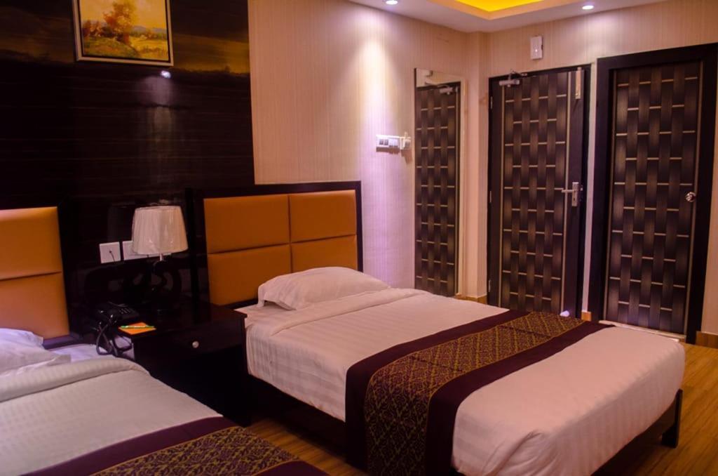 Hotel Comfotel Calcutta Extérieur photo