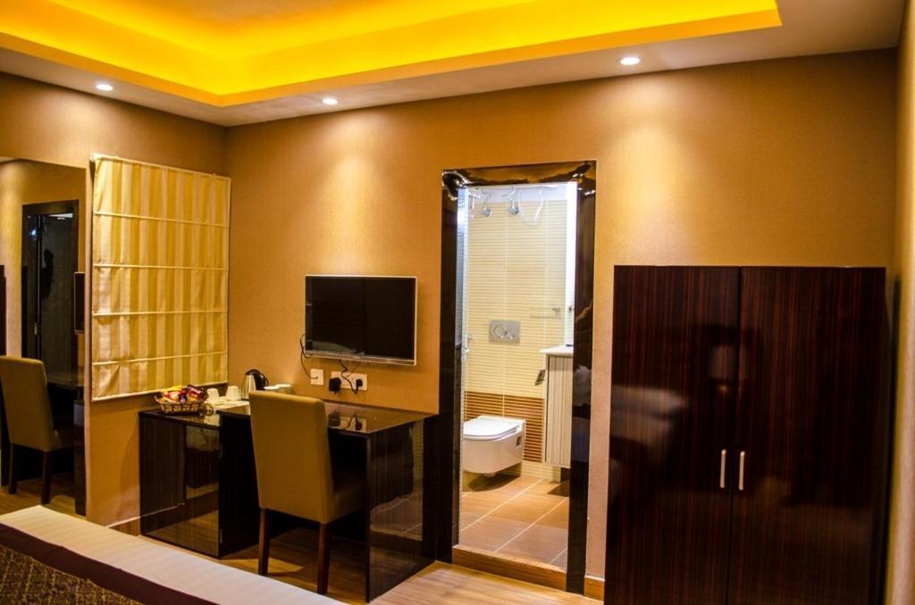 Hotel Comfotel Calcutta Extérieur photo