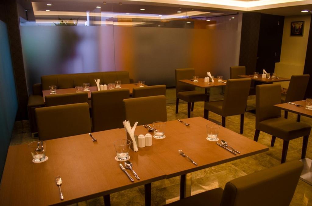 Hotel Comfotel Calcutta Extérieur photo