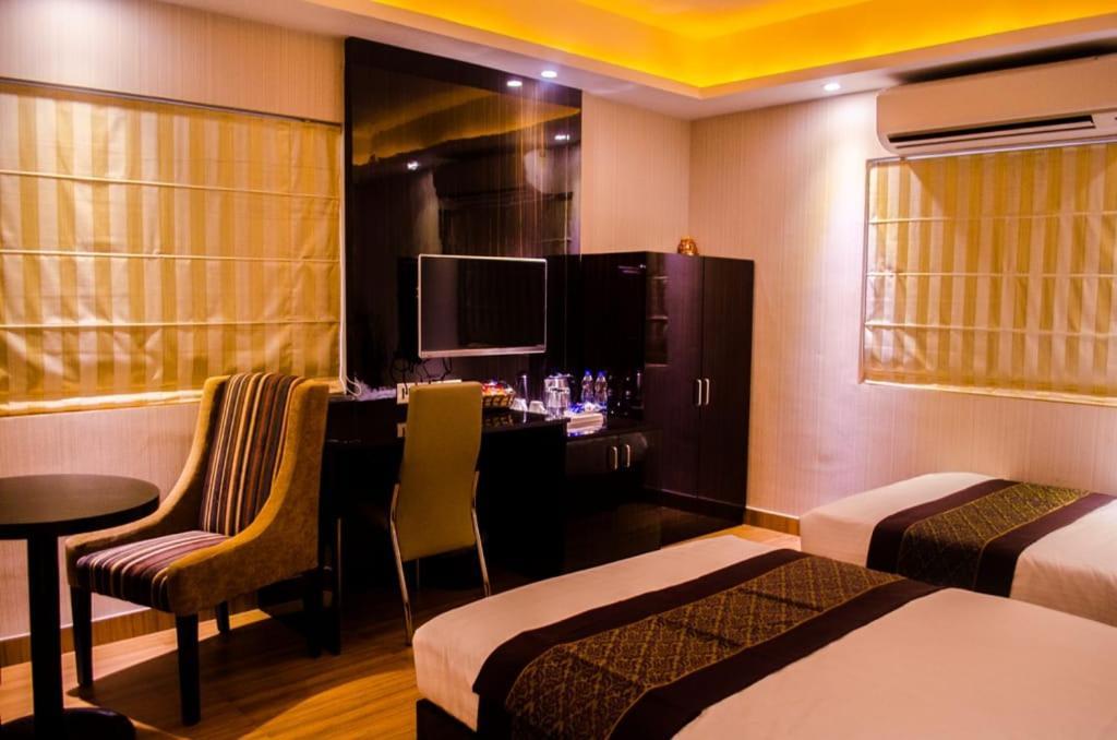 Hotel Comfotel Calcutta Extérieur photo