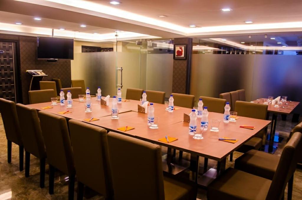 Hotel Comfotel Calcutta Extérieur photo