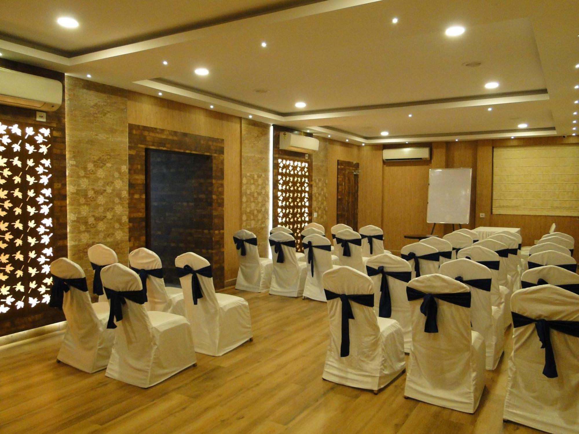 Hotel Comfotel Calcutta Extérieur photo