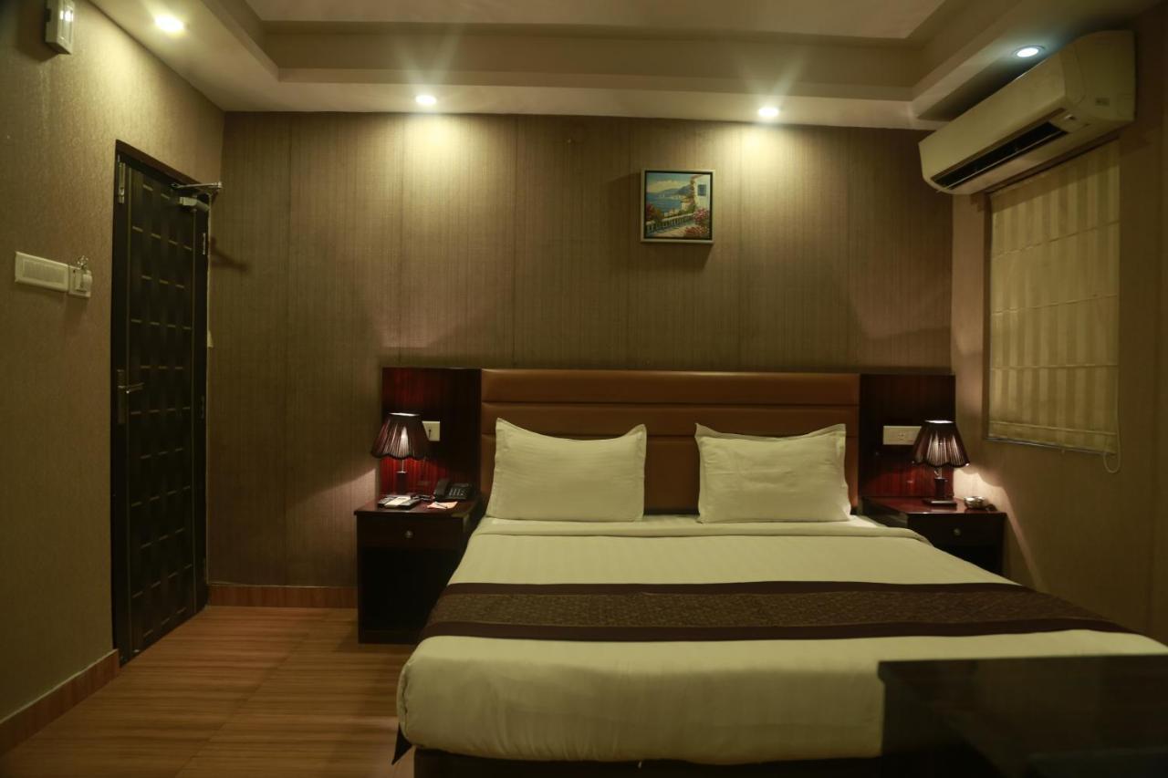 Hotel Comfotel Calcutta Extérieur photo