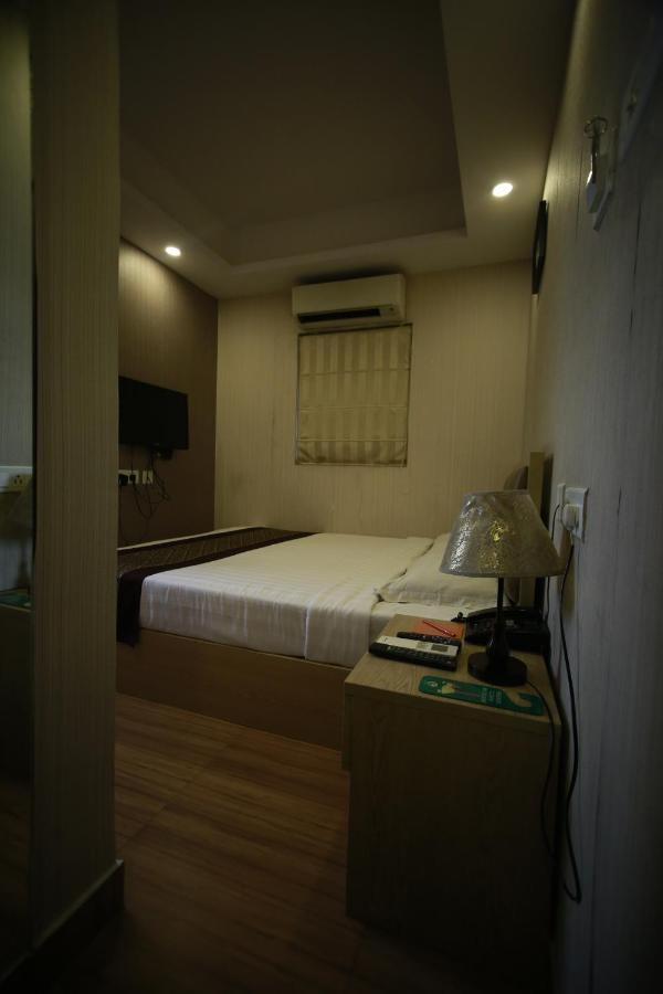Hotel Comfotel Calcutta Extérieur photo