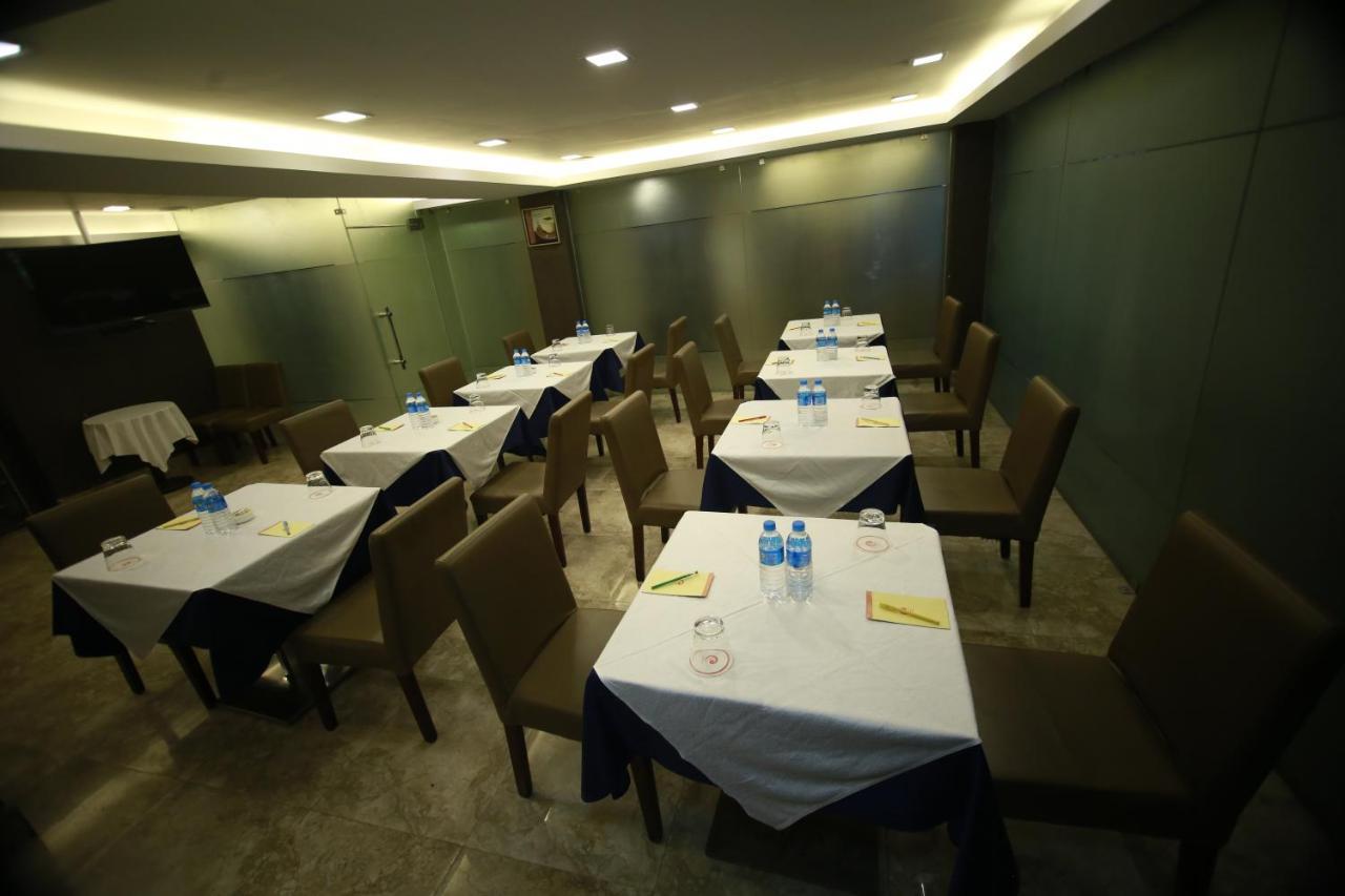 Hotel Comfotel Calcutta Extérieur photo